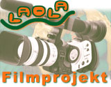 Logo: Schriftzug 'Laola Filmprojekt' vor Fernsehkamera und Jugendlichen; Rechte: bzd.